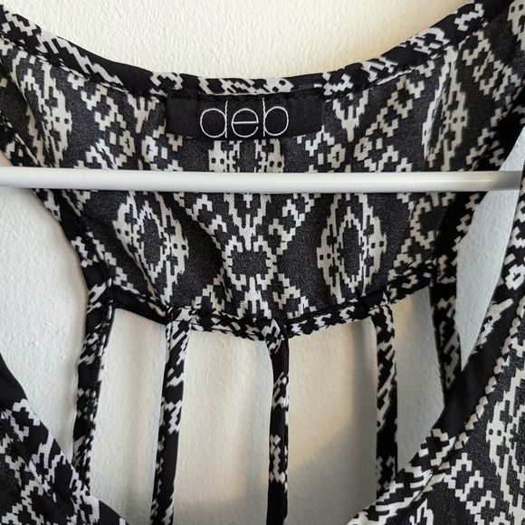 Deb Flowy Cropped Top - Picture 2 of 5